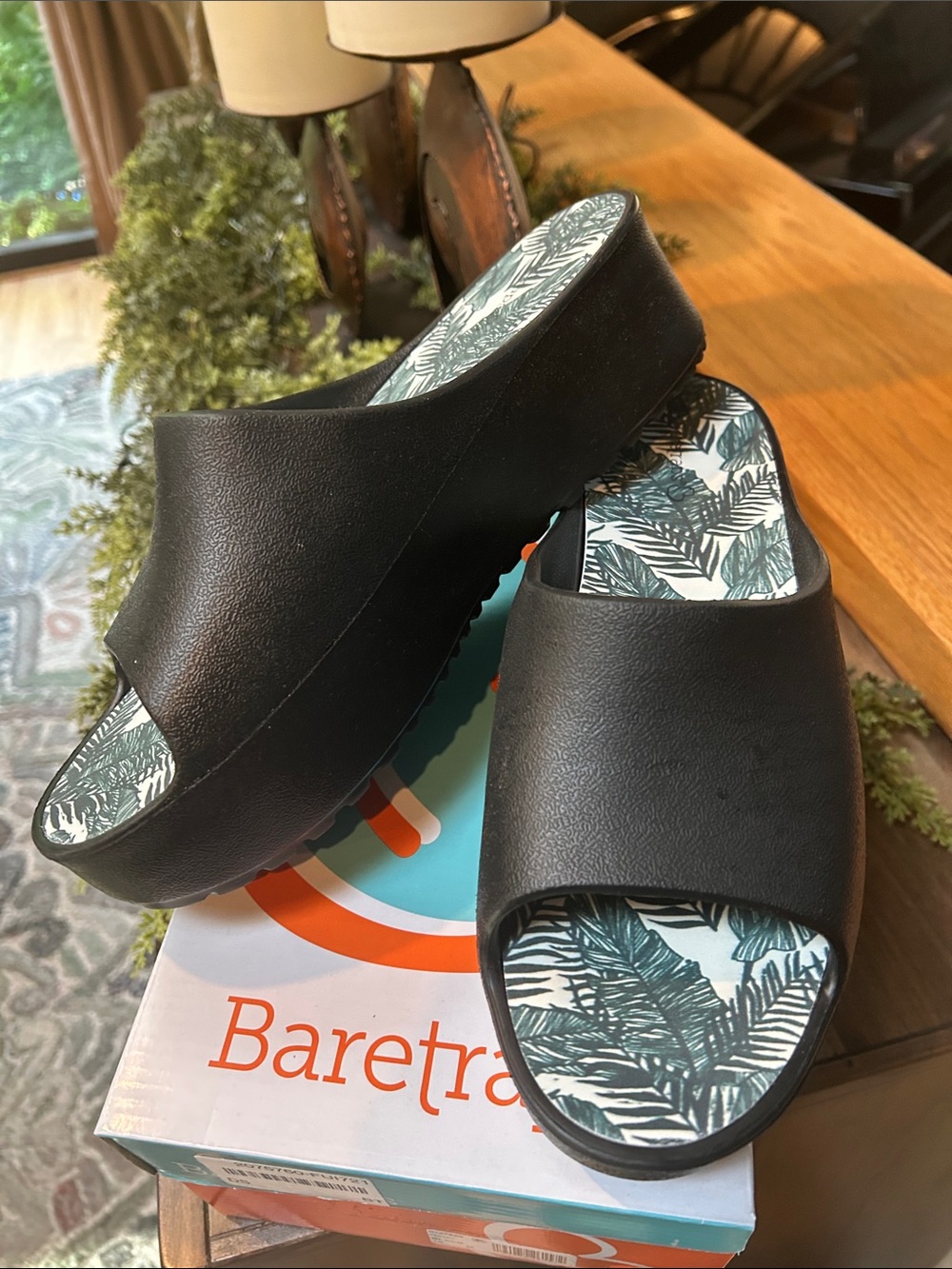 BareTraps Black Platform Slide Sandals new! Size 10